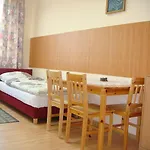 Auberge de jeunesse Omega *